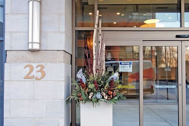 Photo du bâtiment - 23 Glebe Rd W