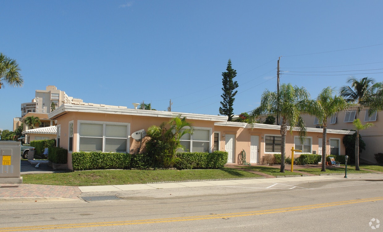 Building Photo - 4600 N Oceanic Dr