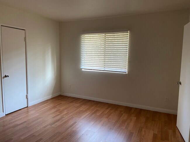 Building Photo - 22411 Del Valle St
