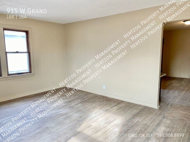 Building Photo - Charming Duplex for Rent - Affordable 1 Be...