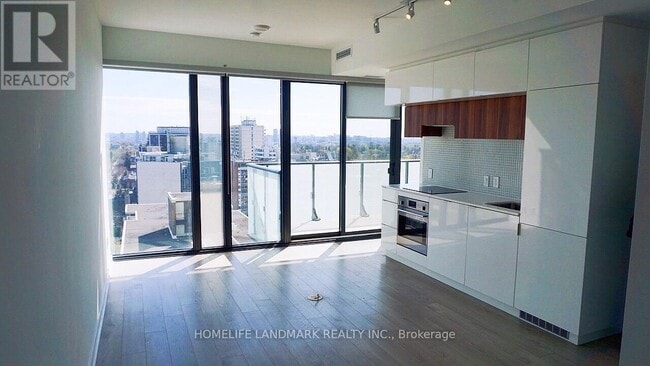 Building Photo - 185 Roehampton Ave