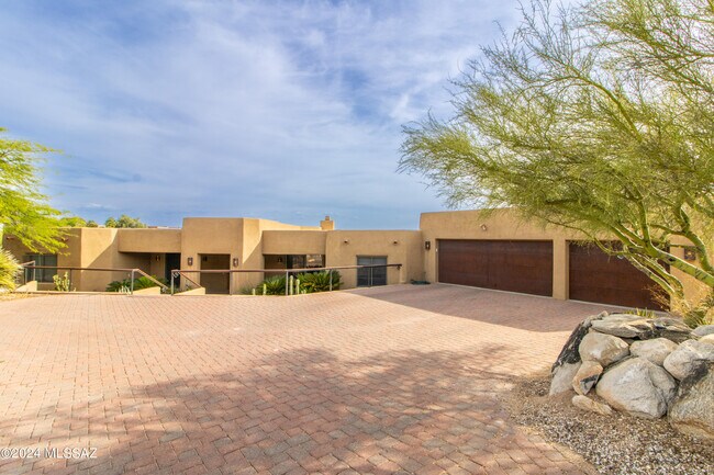 Building Photo - 1608 E Desert Garden Dr