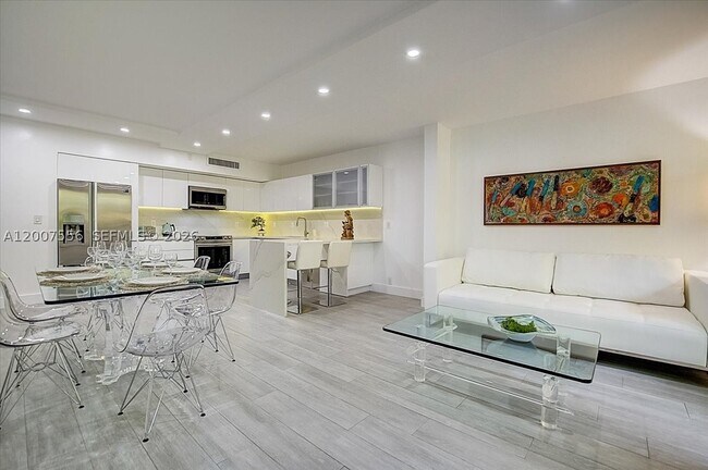 Building Photo - 276 Crandon Blvd