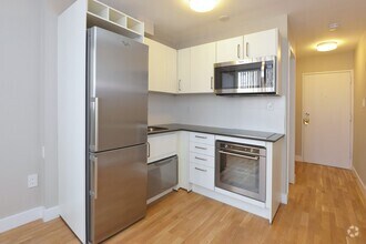Building Photo - 730 St Clarens Ave