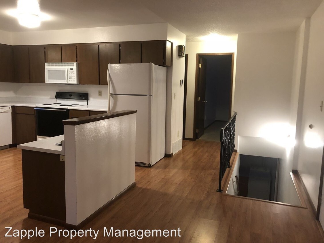 Primary Photo - 2 br, 2 bath House - 104 W. Riverside