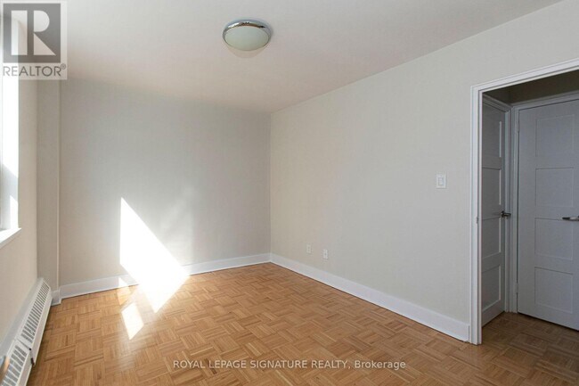 Photo du bâtiment - 803-490 EGLINTON Ave