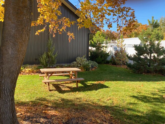 Building Photo - Lovely Kalispell Home