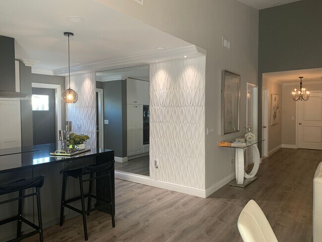 Building Photo - 9215 E Highland Pines Dr