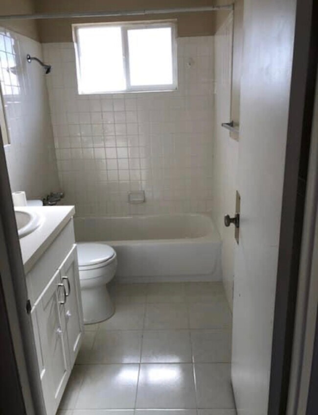 Bathroom - 853 W 2100 N