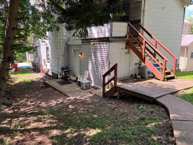 Building Photo - 618 Monroe Ave