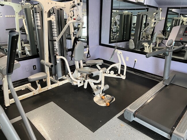 Foto del edificio - 2301 Balsam Dr