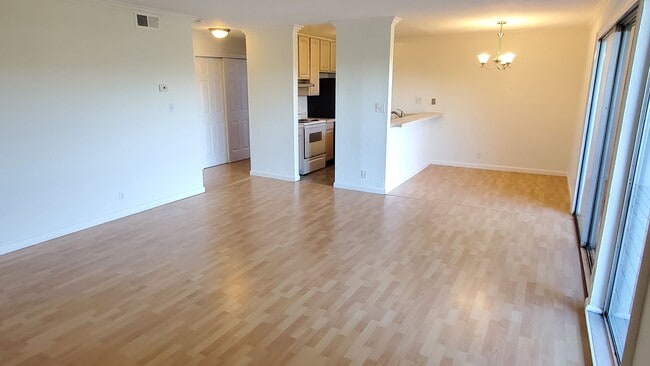 Building Photo - Spacious 2 Bedroom, 1 Bathroom Moraga Condo