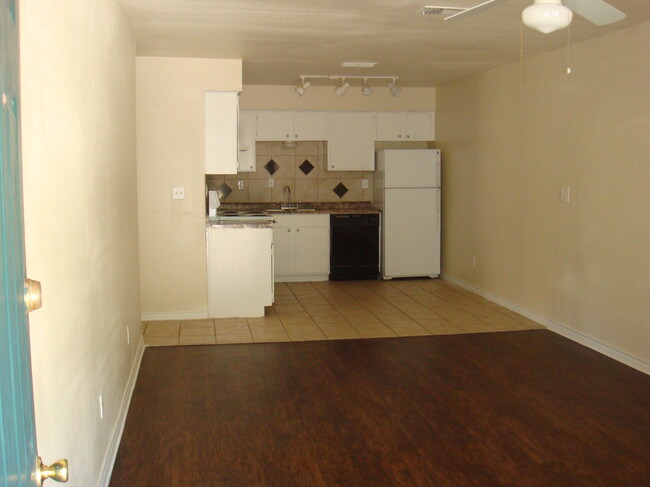 Building Photo - 807 Wheelock St