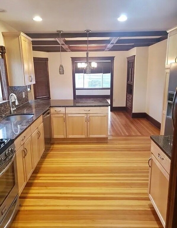 Foto principal - 477 Lagrange St