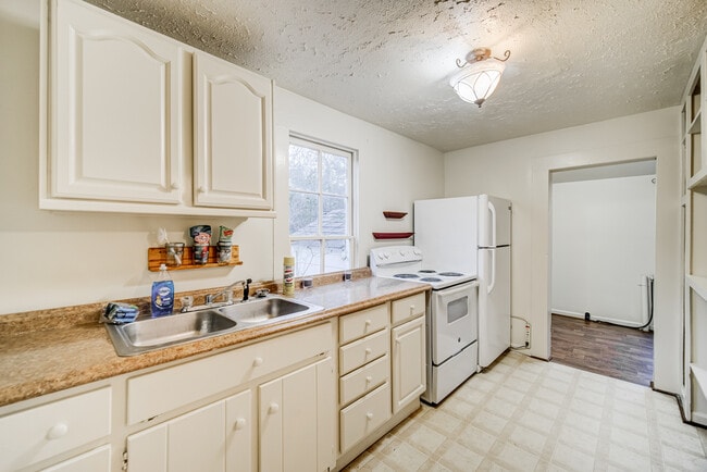 Photo - 1290 Reavis Mountain Rd House