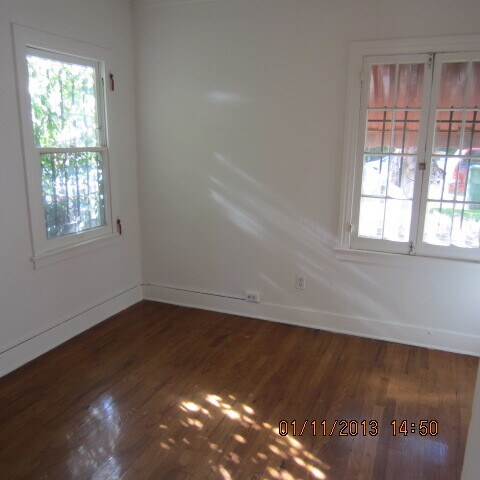 Foto del edificio - 948 N Martel Ave