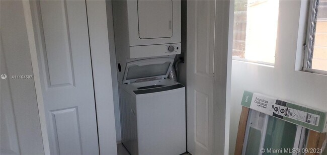 Foto del edificio - 325 N L St