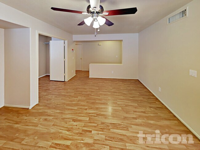 Foto del edificio - 15030 W Eureka Trail