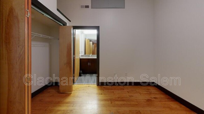 Foto del edificio - 101 E. Sixth St.