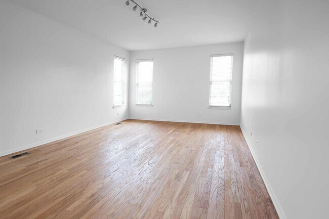 Building Photo - 1255 Chicory Ln
