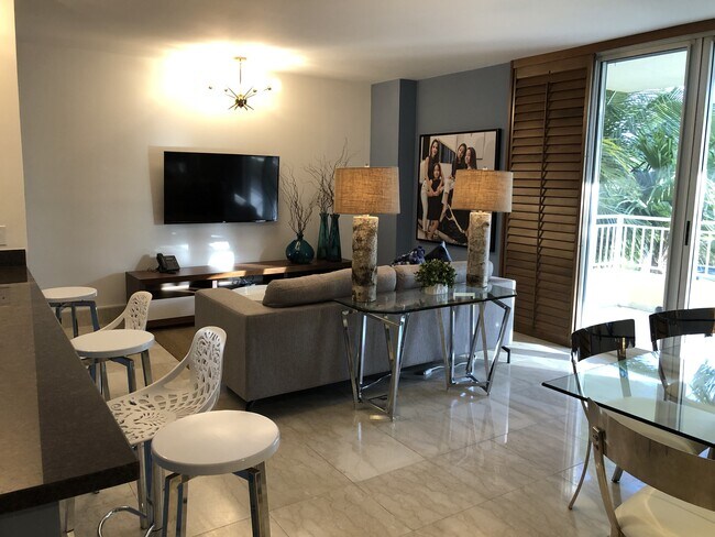 Foto del edificio - 765 Crandon Blvd