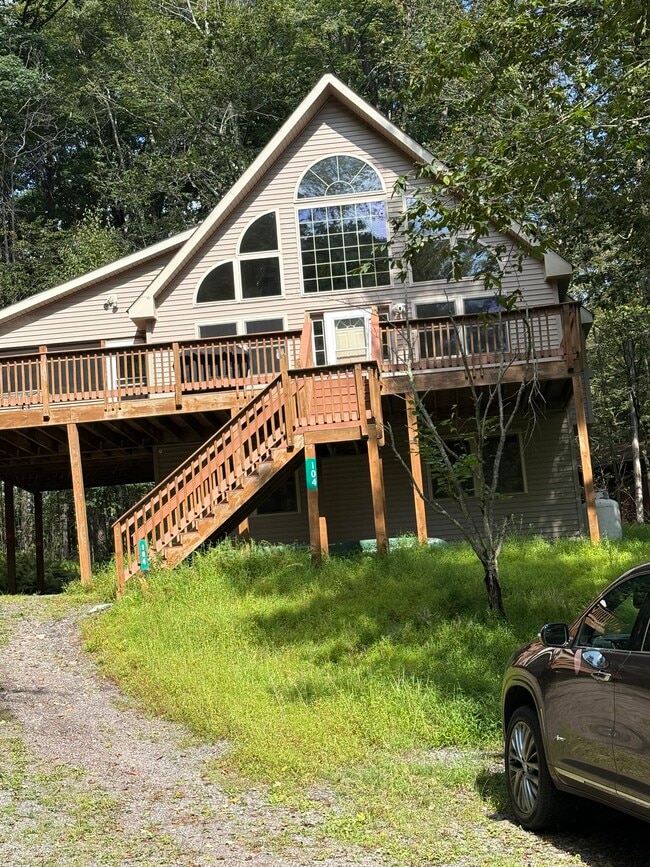 Building Photo - 104 Flo Ct