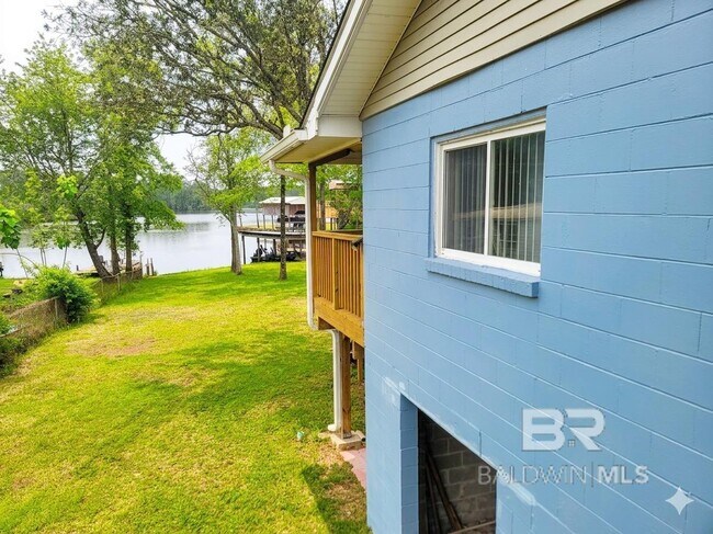 Foto del edificio - 34394 Lost River Rd