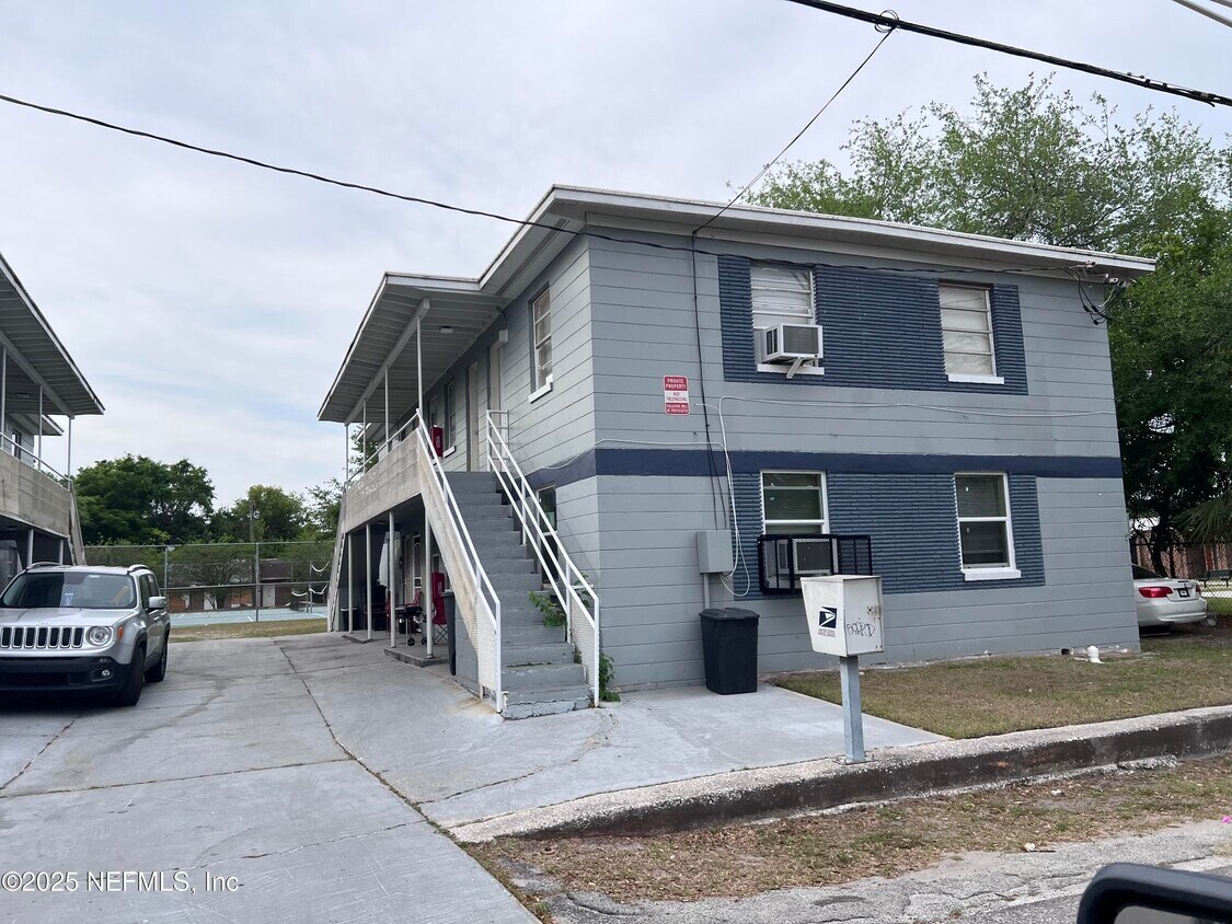 Primary Photo - 232 Chelsea St