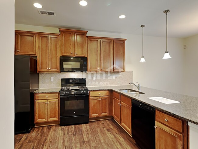 Foto del edificio - 8001 Sedgewick Rd