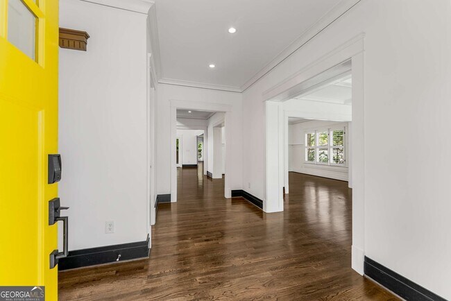 Foto del edificio - 546 Candler Park Dr NE