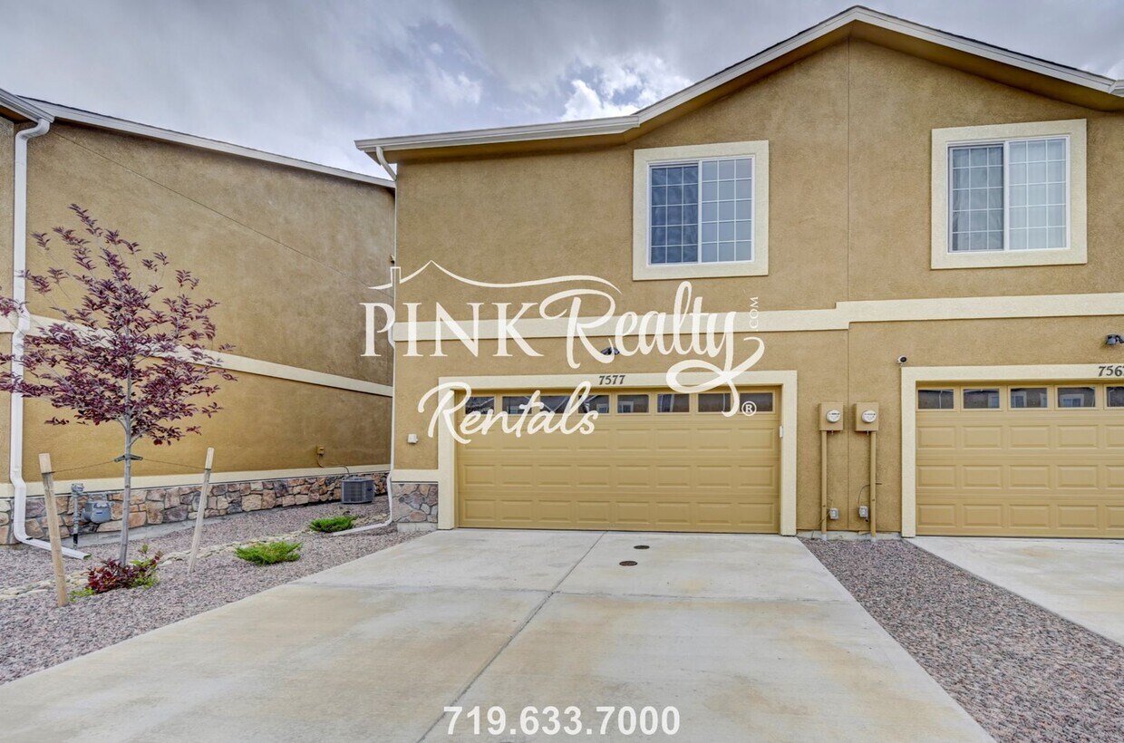 Foto principal - 3 Bedroom Townhome in Northern Colorado Sp...