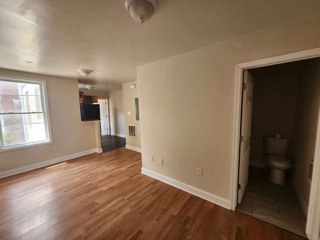 Primary Photo - 2326 N Marshall St