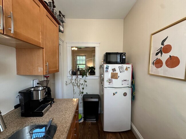 Foto del edificio - Updated 1 bed - Pet Friendly - Close to T and Whole Foods