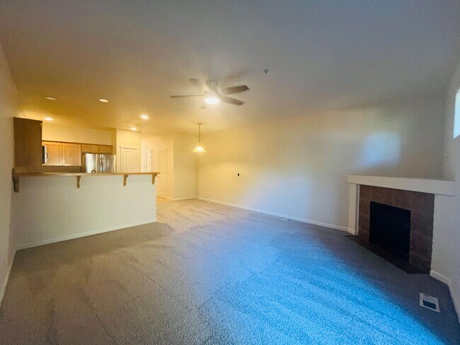 Building Photo - Modern & Spacious Townhome Near Nike HQ, T...