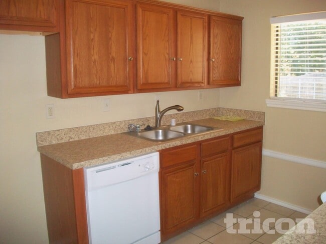 Foto del edificio - 9215 Sophora Dr