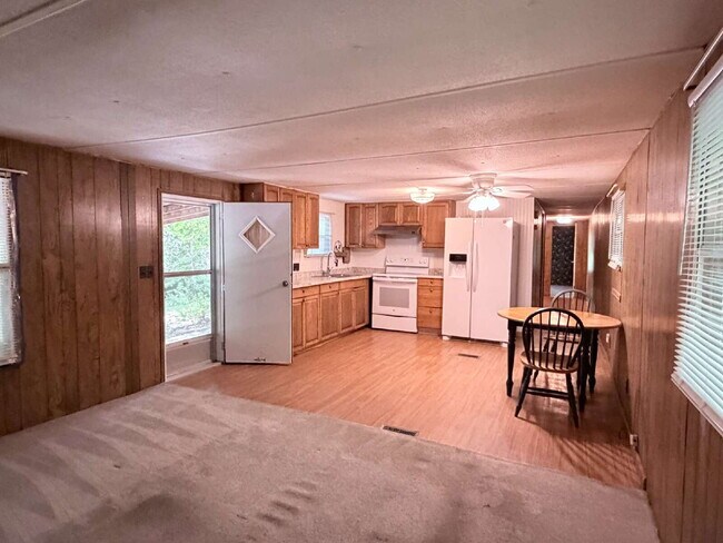 Foto del edificio - Affordable 3BR Home in Peaceful Hicks Lake Community