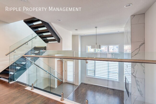 Photo du bâtiment - Modern 3 Beds, 2.5 Baths TownHouse | Avail...