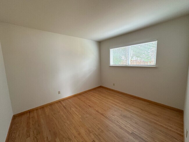 Foto del edificio - Hardwood floors, updated kitchen, great schools