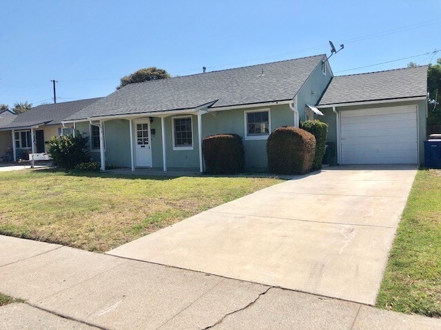 Building Photo - Quaint Midtown Home with New Wood Flooring...