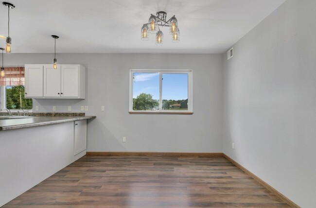 Foto del edificio - 702 3rd Ave SE