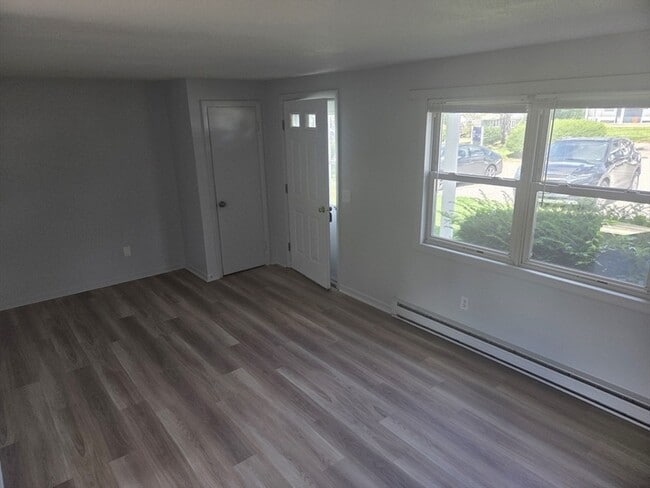 Building Photo - 4 Town House Ct