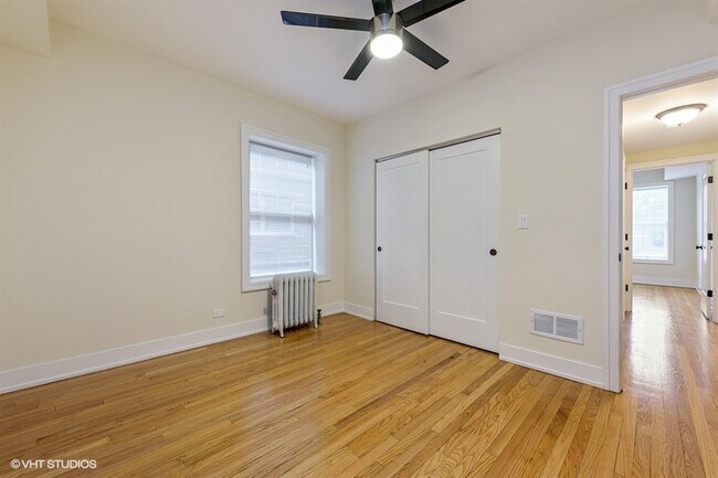 Foto del edificio - 555 Hinman Ave