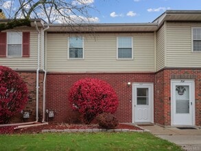 Building Photo - 276 Temple Hill Rd