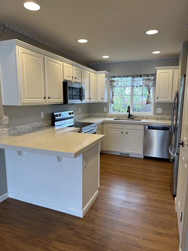 Building Photo - 382 Crystal Springs Ln N