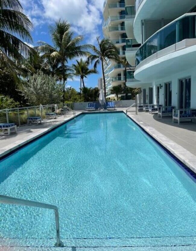 Foto del edificio - 9401 Collins Ave