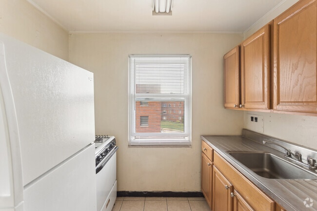 1BR, 1BA - 700SF - Kitchen - Tiffany Place