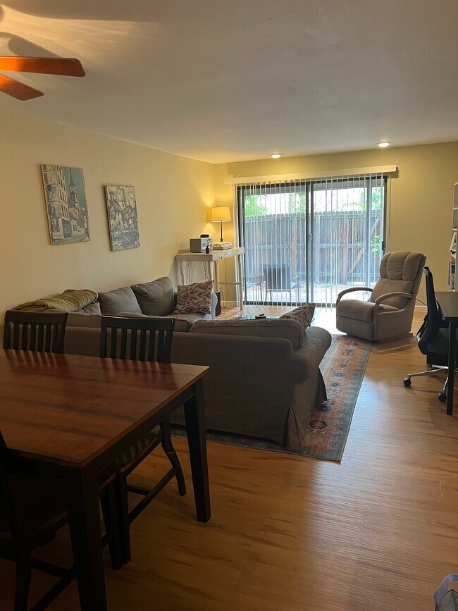 Foto del edificio - 2227 Canyon Blvd
