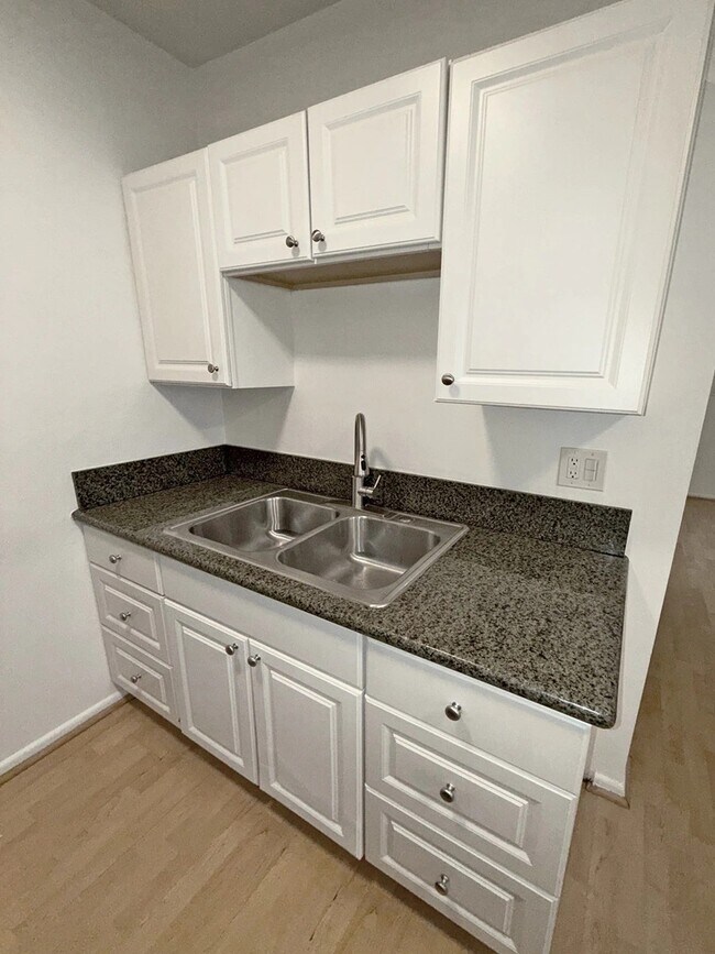 Foto del edificio - 1248 N Las Palmas Ave