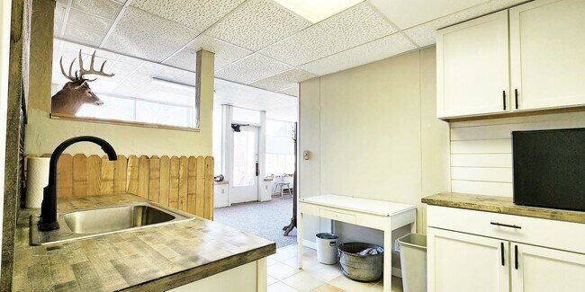 Foto del edificio - 308 E Main St