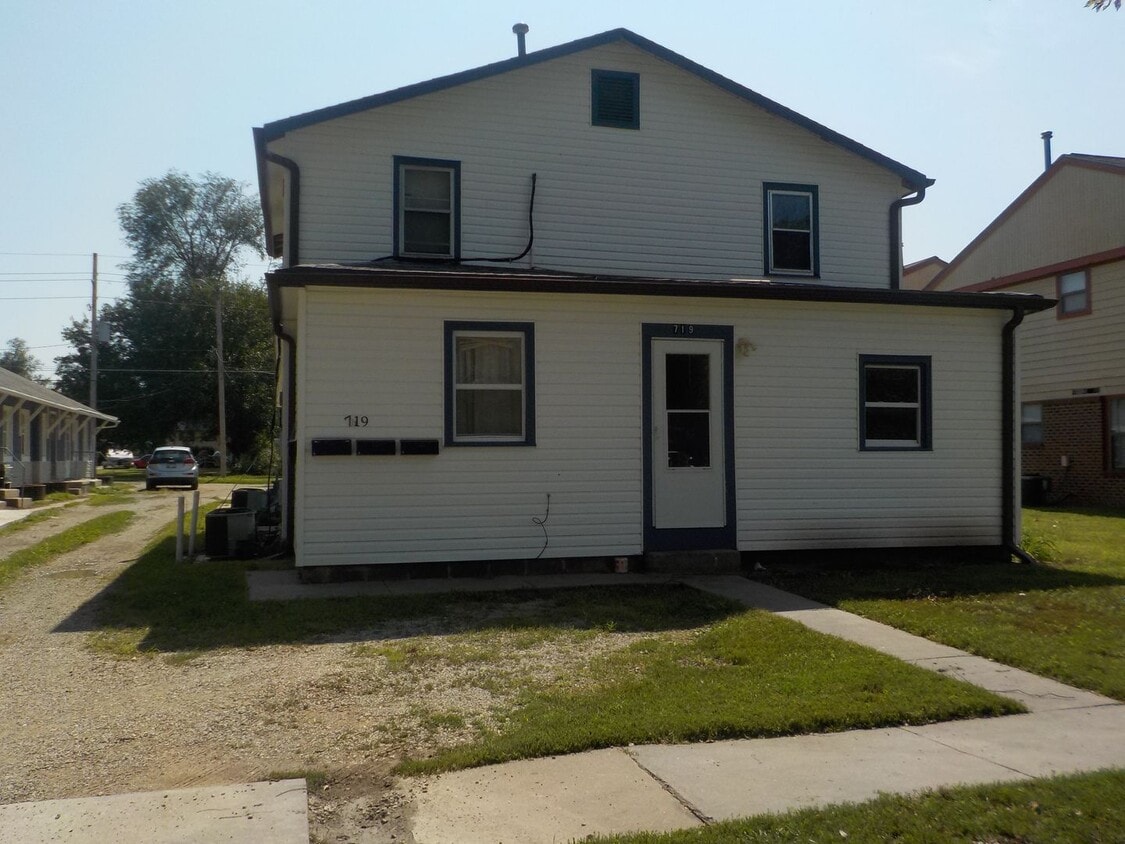 Primary Photo - 719 W 13th St